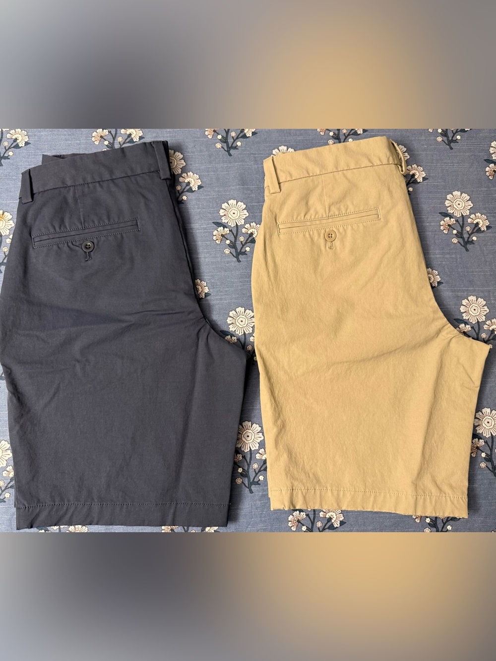 Vineyard Vines On-The-Go Performance Shorts Bundle – Men’s 28 – Khaki/Navy Blue
